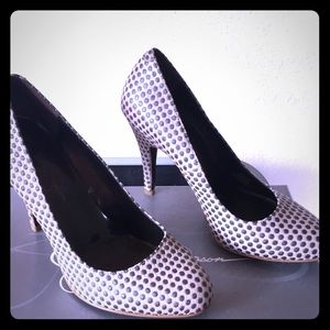 Jessica Simpson “Brenda2” poll a dot heels